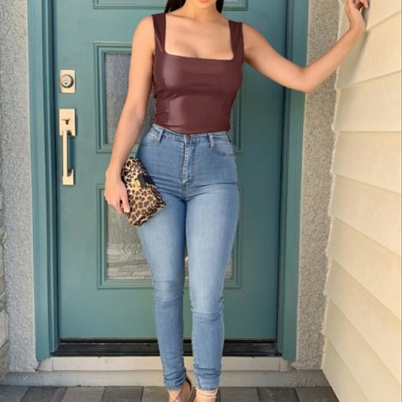 Square Neck Zipper Back Tank Top - Picture 3 of 5